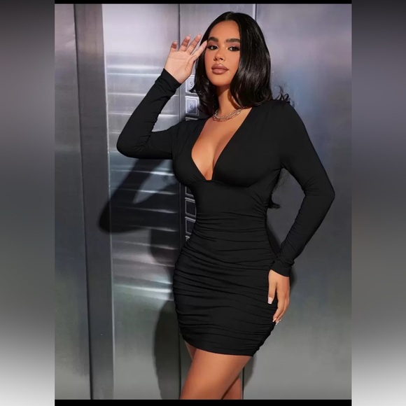 Dresses & Skirts - Elegant Black Bodycon Dress